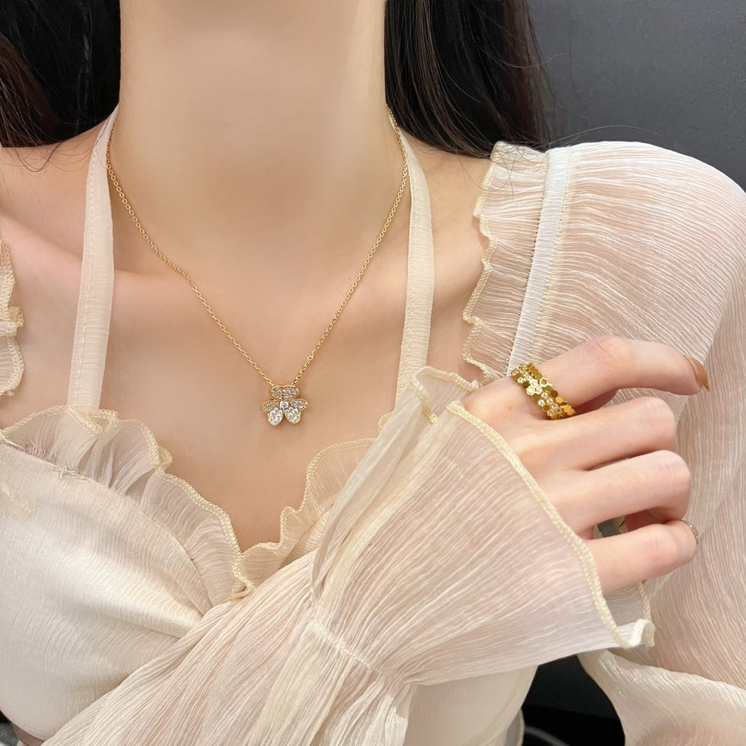 [Novalux]PAVÉ DIAMOND FLOWER CHARM NECKLACE