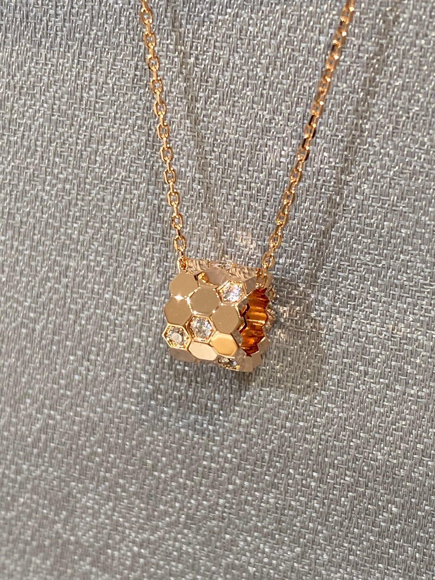 [Novalux]BEE LOVE DIAMOND NECKLACE