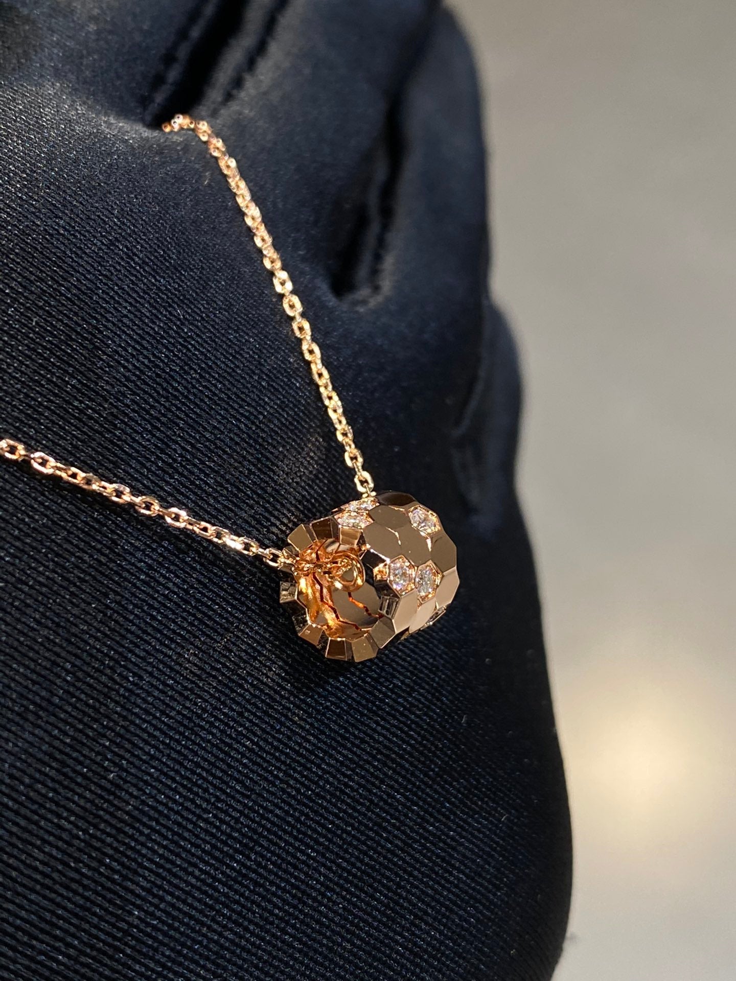 [Novalux]BEE LOVE DIAMOND NECKLACE