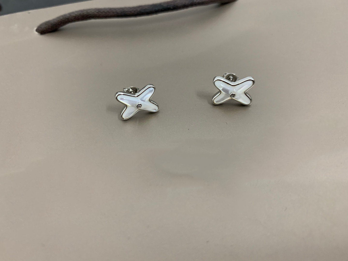 [Novalux]JEUX DE WHITE MOP SILVER DIAMOND EARRINGS
