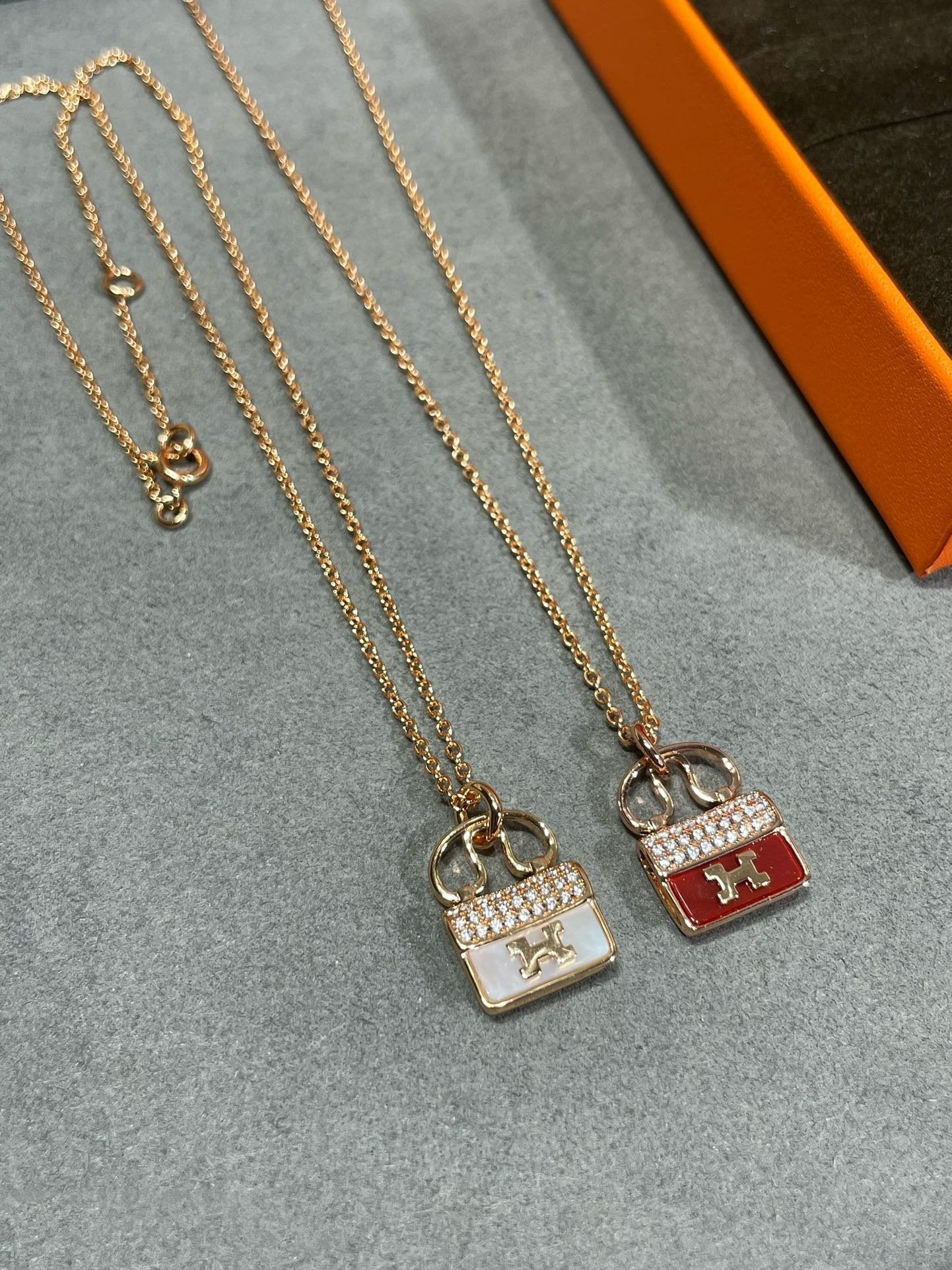[Novalux]H CIRCE MOISSANITE PENDANT NECKLACE GOLD