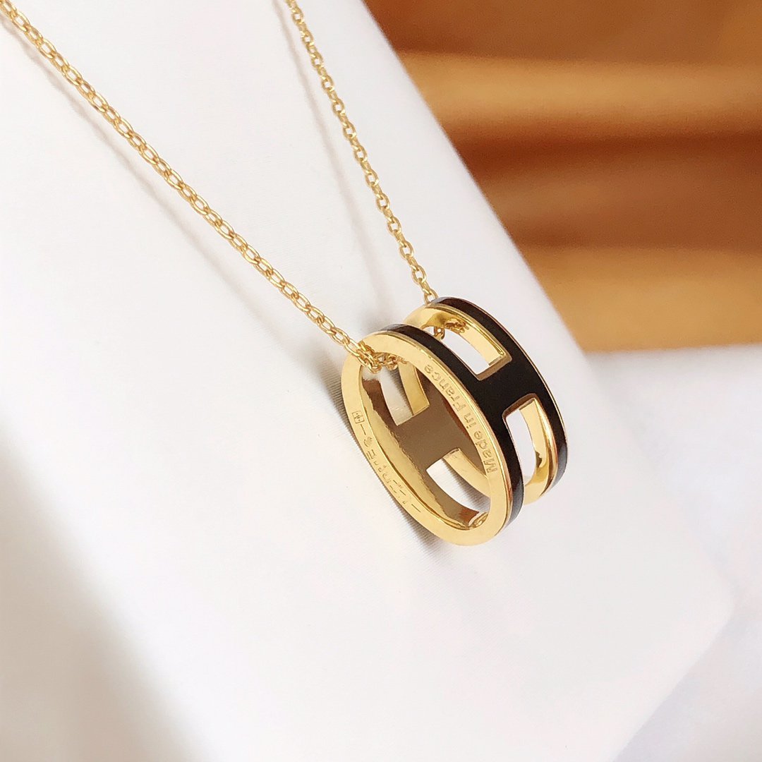 [Novalux]HM CLIC BLACK ENAMEL GOLD NECKLACE