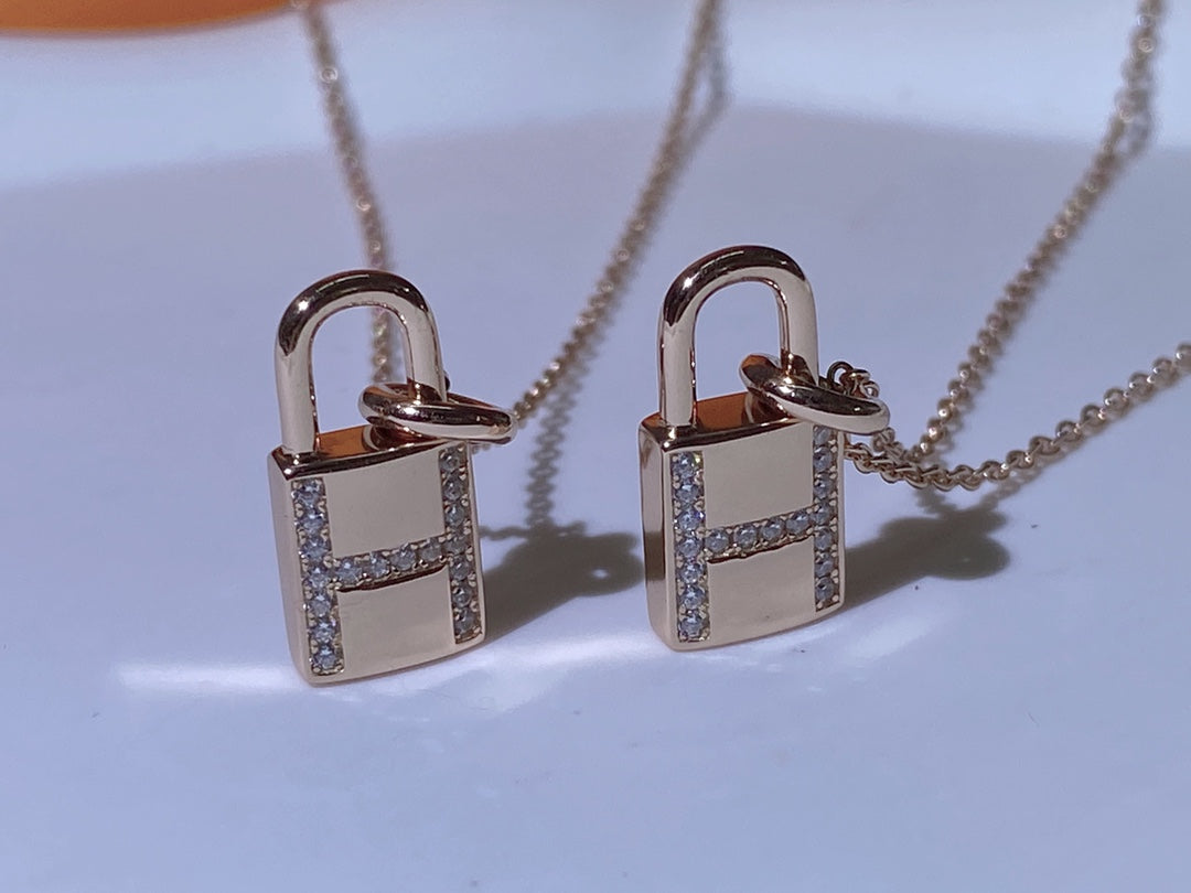 [Novalux]HM ADVANCED NICHE LOCK HEAD NECKLACE DIAMONDS
