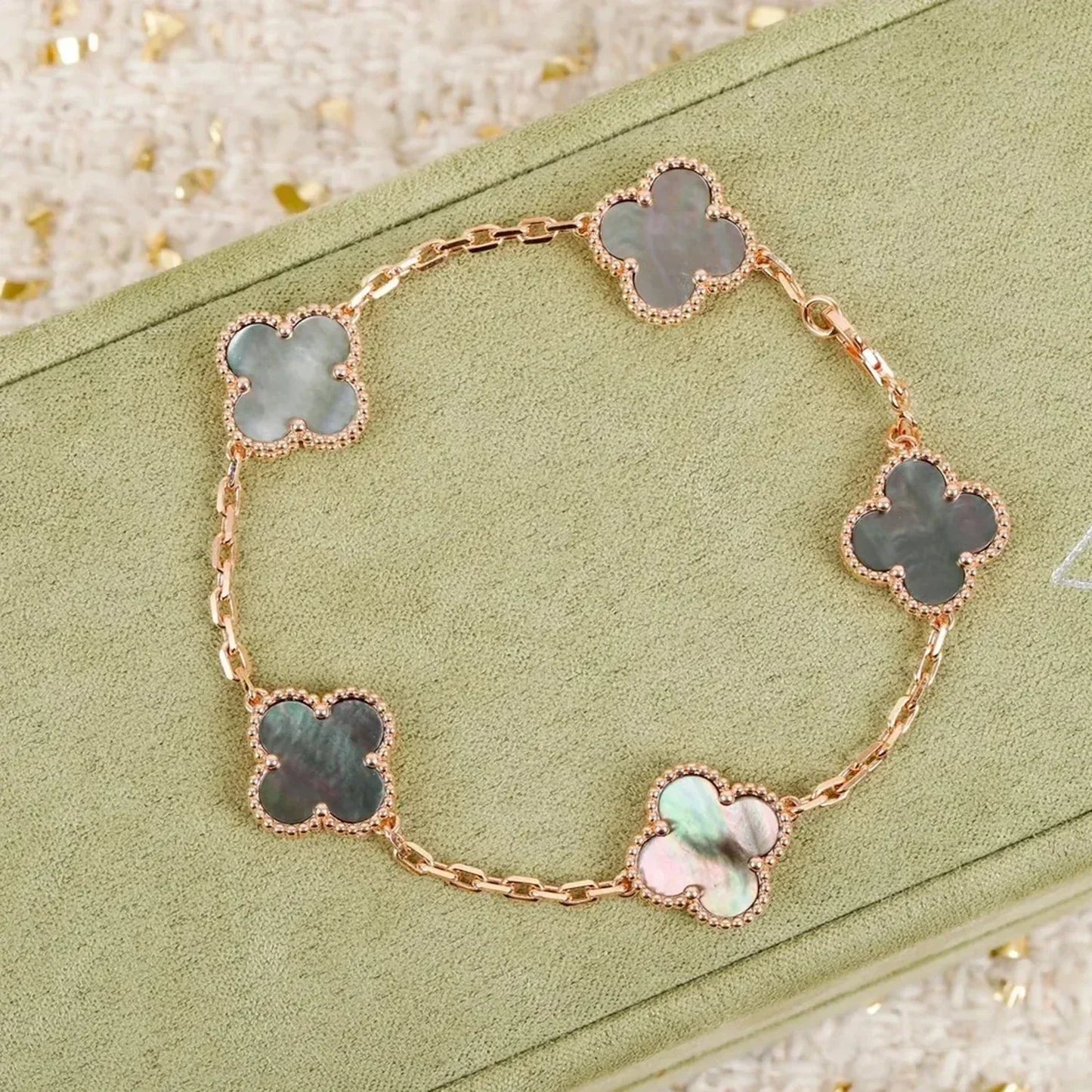 [Novalux]LUCKY CLOVER 5-MOTIF BRACELET - GREY MOTHER-OF-PEARL COLLECTION