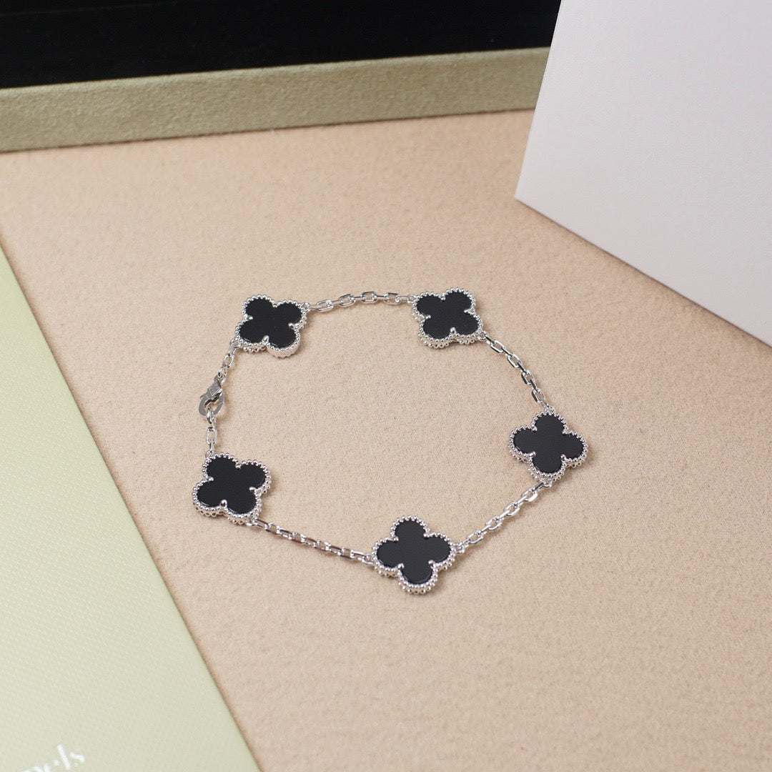 [Novalux]LUCKY CLOVER 5-MOTIF BRACELET - BLACK OXNY COLLECTION