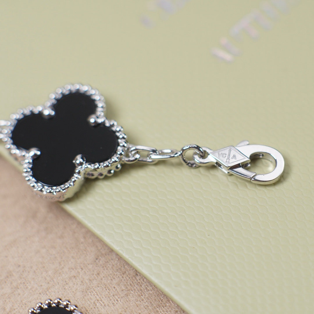 [Novalux]LUCKY CLOVER 5-MOTIF BRACELET - BLACK OXNY COLLECTION