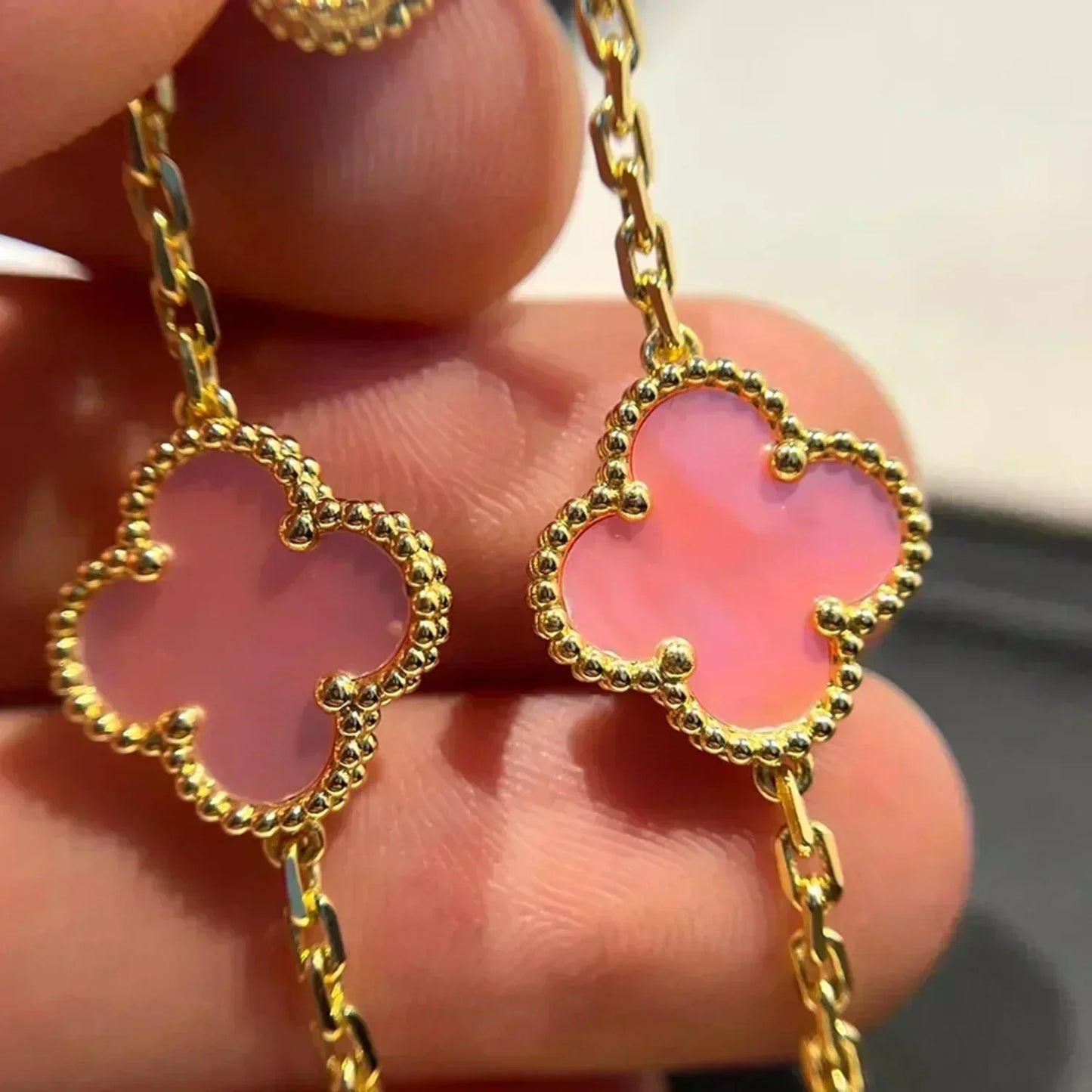 [Novalux]LUCKY CLOVER 5-MOTIF BRACELET - PINK MOTHER-OF-PEARL COLLECTION