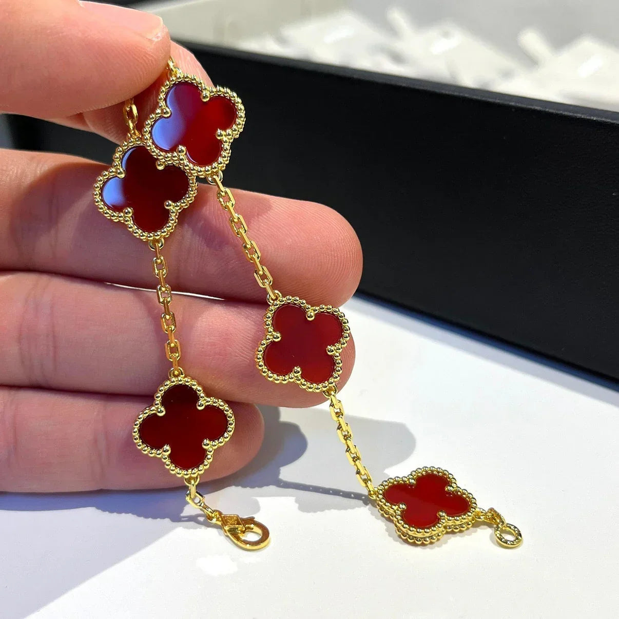 [Novalux]LUCKY CLOVER 5-MOTIF BRACELET - RED CARNELIAN COLLECTION