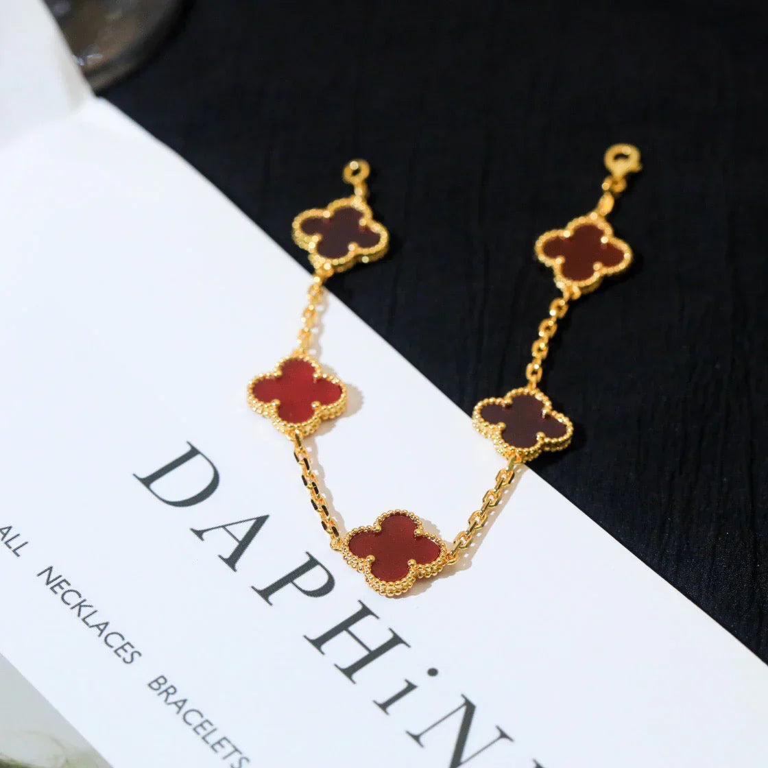 [Novalux]LUCKY CLOVER 5-MOTIF BRACELET - RED CARNELIAN COLLECTION