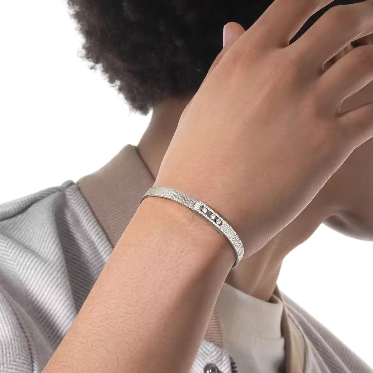 [Novalux]MOVE NOA CISELÉ HALF-PAVÉ DIAMOND BANGLE BRACELET
