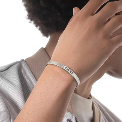 [Novalux]MOVE NOA CISELÉ HALF-PAVÉ DIAMOND BANGLE BRACELET
