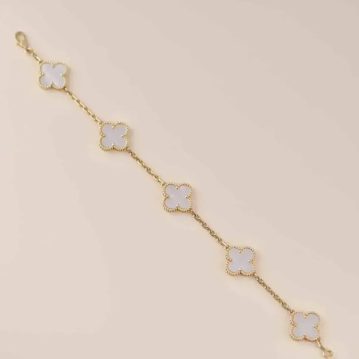 [Novalux]LUCKY CLOVER 5-MOTIF BRACELET - WHITE MOTHER-OF-PEARL COLLECTION