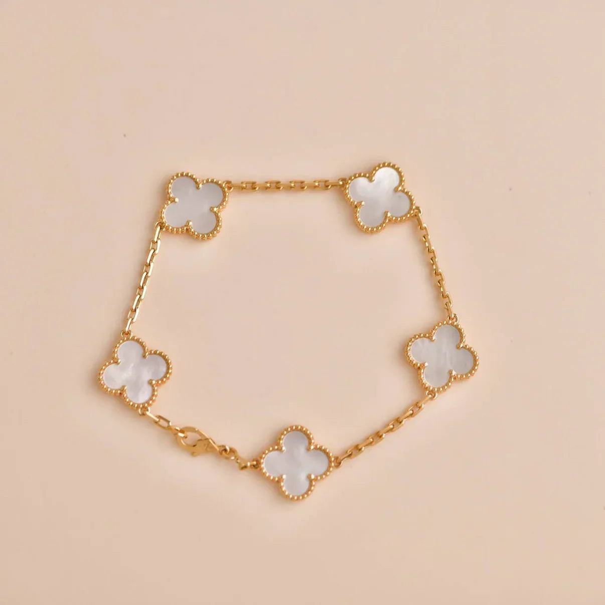 [Novalux]LUCKY CLOVER 5-MOTIF BRACELET - WHITE MOTHER-OF-PEARL COLLECTION