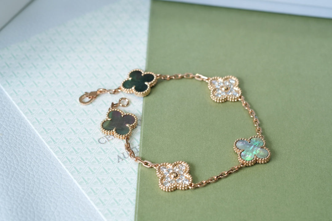 [Novalux]LUCKY CLOVER 5-MOTIF BRACELET - GREY MOTHER-OF-PEARL COLLECTION