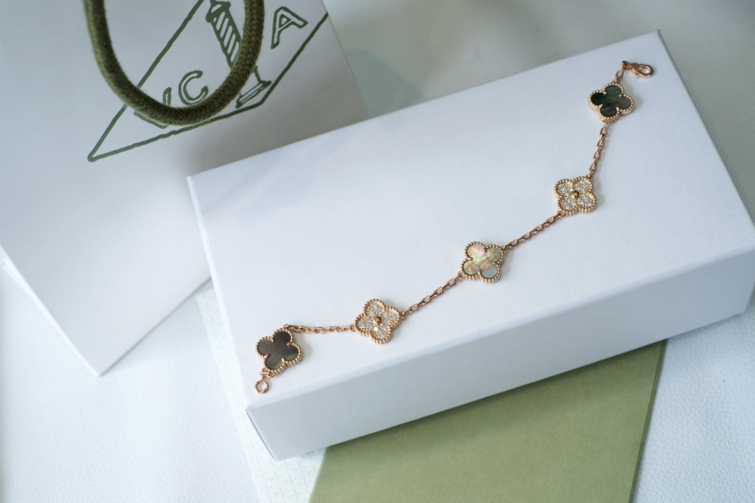 [Novalux]LUCKY CLOVER 5-MOTIF BRACELET - GREY MOTHER-OF-PEARL COLLECTION