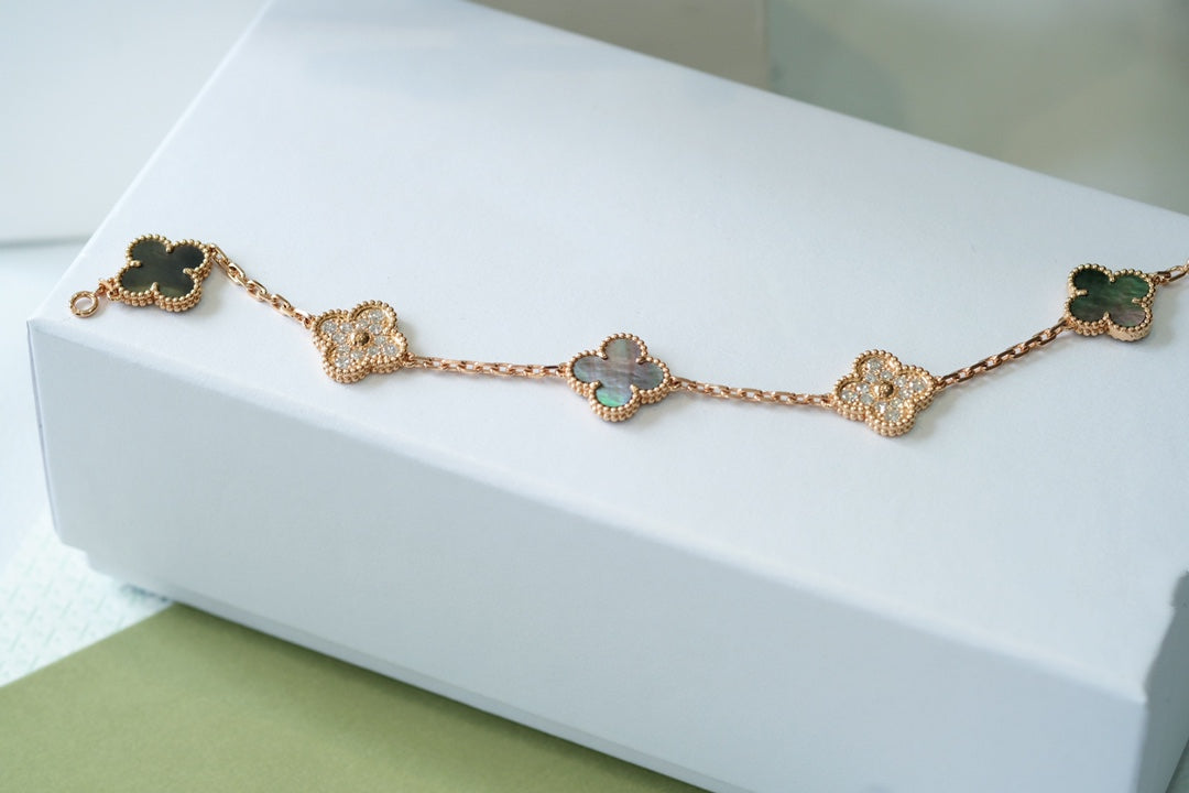 [Novalux]LUCKY CLOVER 5-MOTIF BRACELET - GREY MOTHER-OF-PEARL COLLECTION