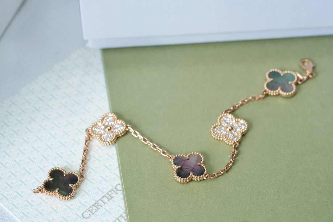 [Novalux]LUCKY CLOVER 5-MOTIF BRACELET - GREY MOTHER-OF-PEARL COLLECTION