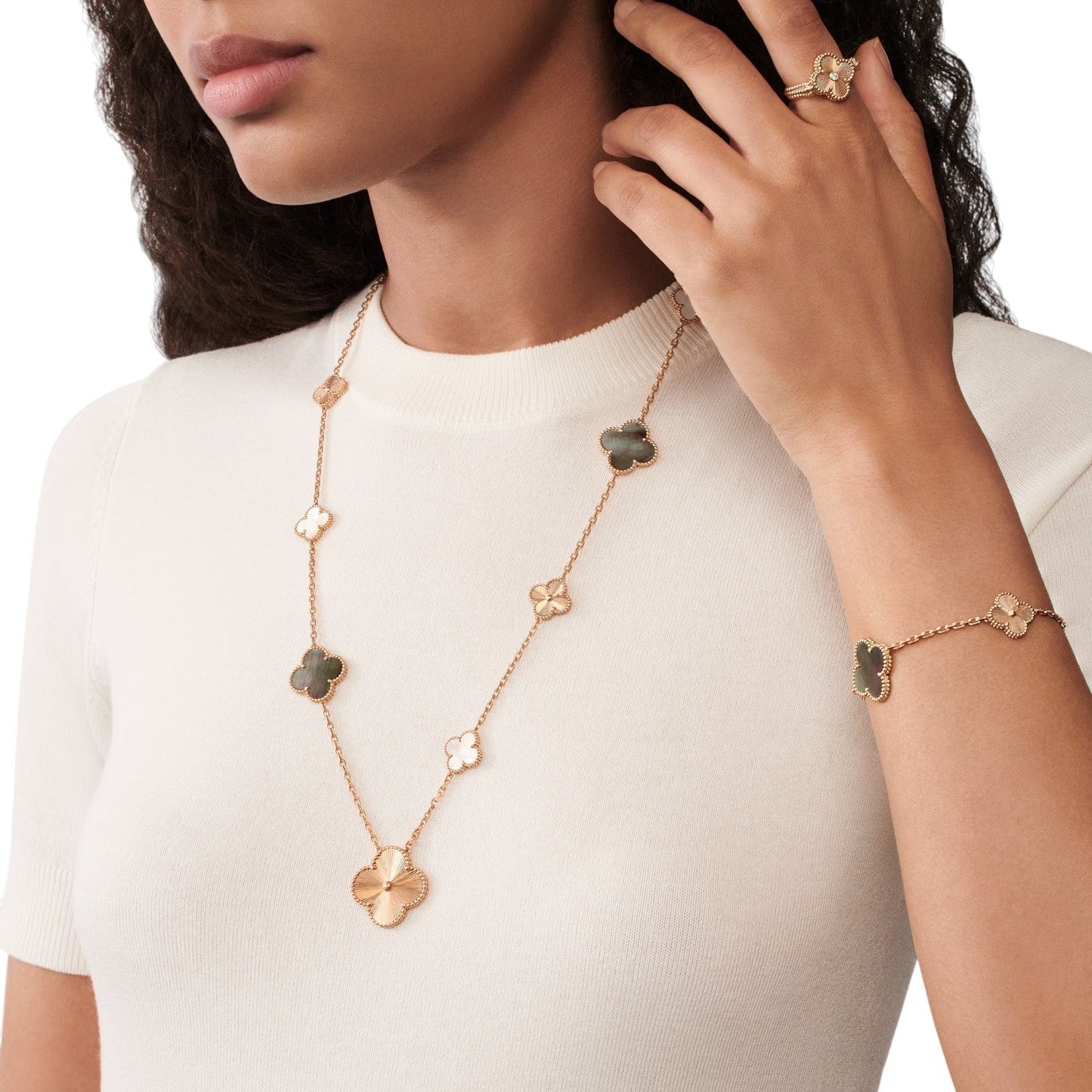 [Novalux]DETACHABLE 15-MOTIF CLOVER STATEMENT SET - GREY MOTHER-OF-PEARL & LASER