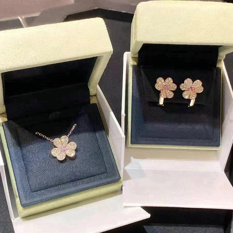 [Novalux]PAVÉ DIAMOND BUTTERFLY CHARM NECKLACE
