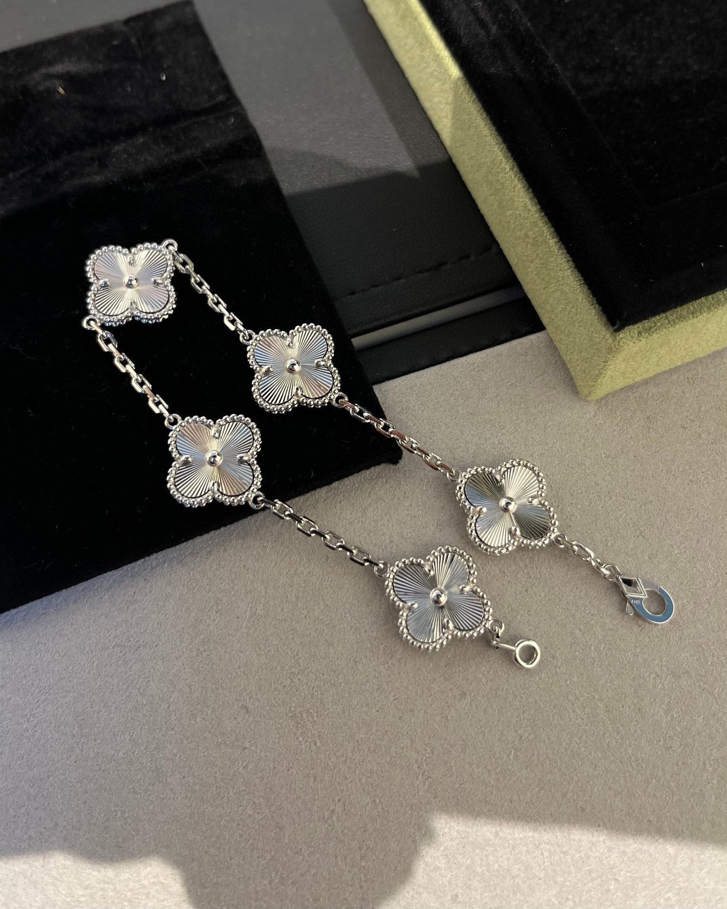 [Novalux]LUCKY CLOVER 5-MOTIF BRACELET - LASER COLLECTION