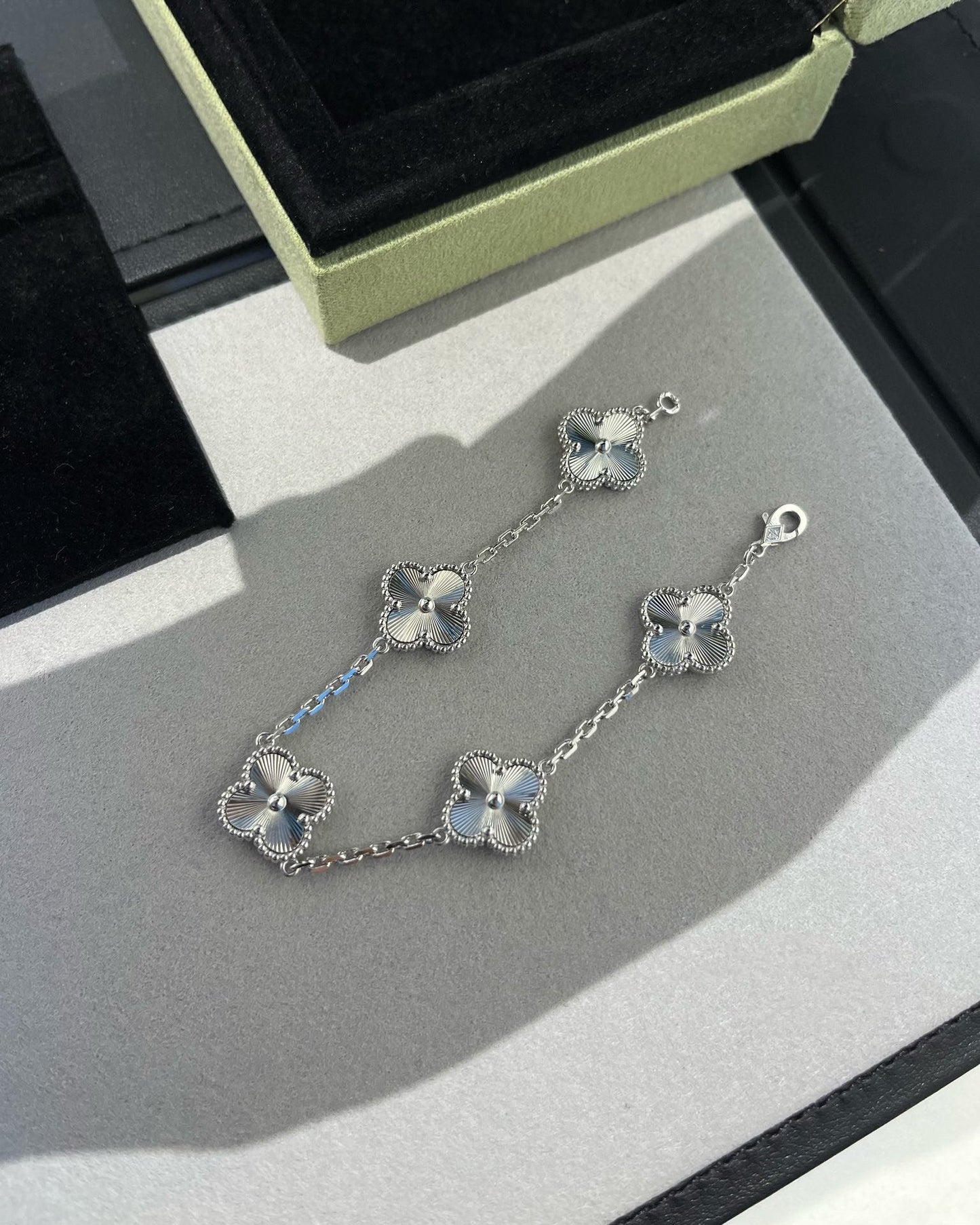 [Novalux]LUCKY CLOVER 5-MOTIF BRACELET - LASER COLLECTION